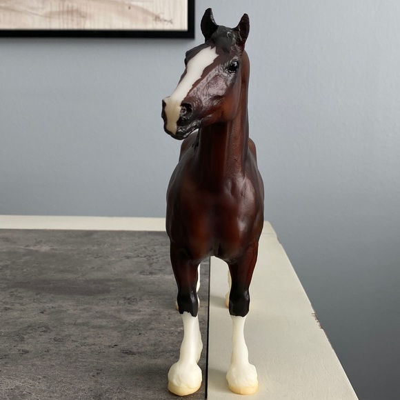 Breyer TSC 80th Anniversary Alba Clydesdale Mare - Picture 4 of 14